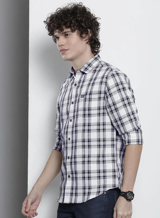 ذا انديان كراج كو قميص رجالي أبيض بنقشة مربعات بقصة عادية