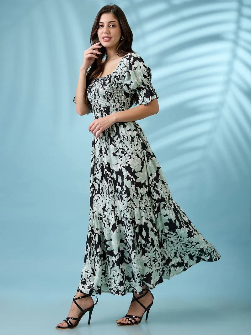 جلو باص فستان ماكسي نسائي أسود بطبعة تجريدية ورقبة مربعة وأكمام منفوشة وخصر مزموم وطبقات بقصة واسعة