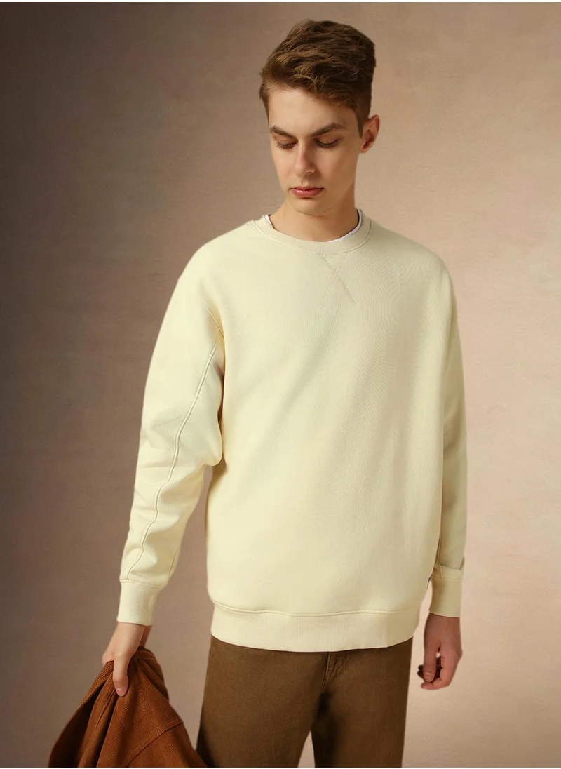 دينيس لينغو Men's Off White Polyester Blend Solid Regular Fit Sweatshirt