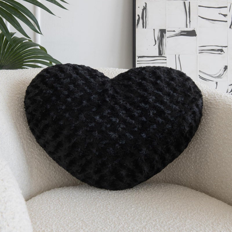 ZCNYCLAM وسادة على شكل قلب من ZCNYCLAM، وسادة ناعمة على شكل قلب مع وسائد زينة للسرير والأريكة والكرسي، وسادة زينة لطيفة على شكل قلب لغرفة النوم وغرفة المعيشة (أسود، صغير 12.9 بوصة × 9.8 بوصة). - Image 1