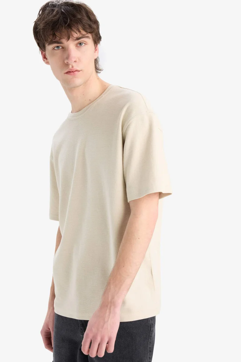 ديفاكتو Boxy Fit Crew Neck Short Sleeve T-Shirt