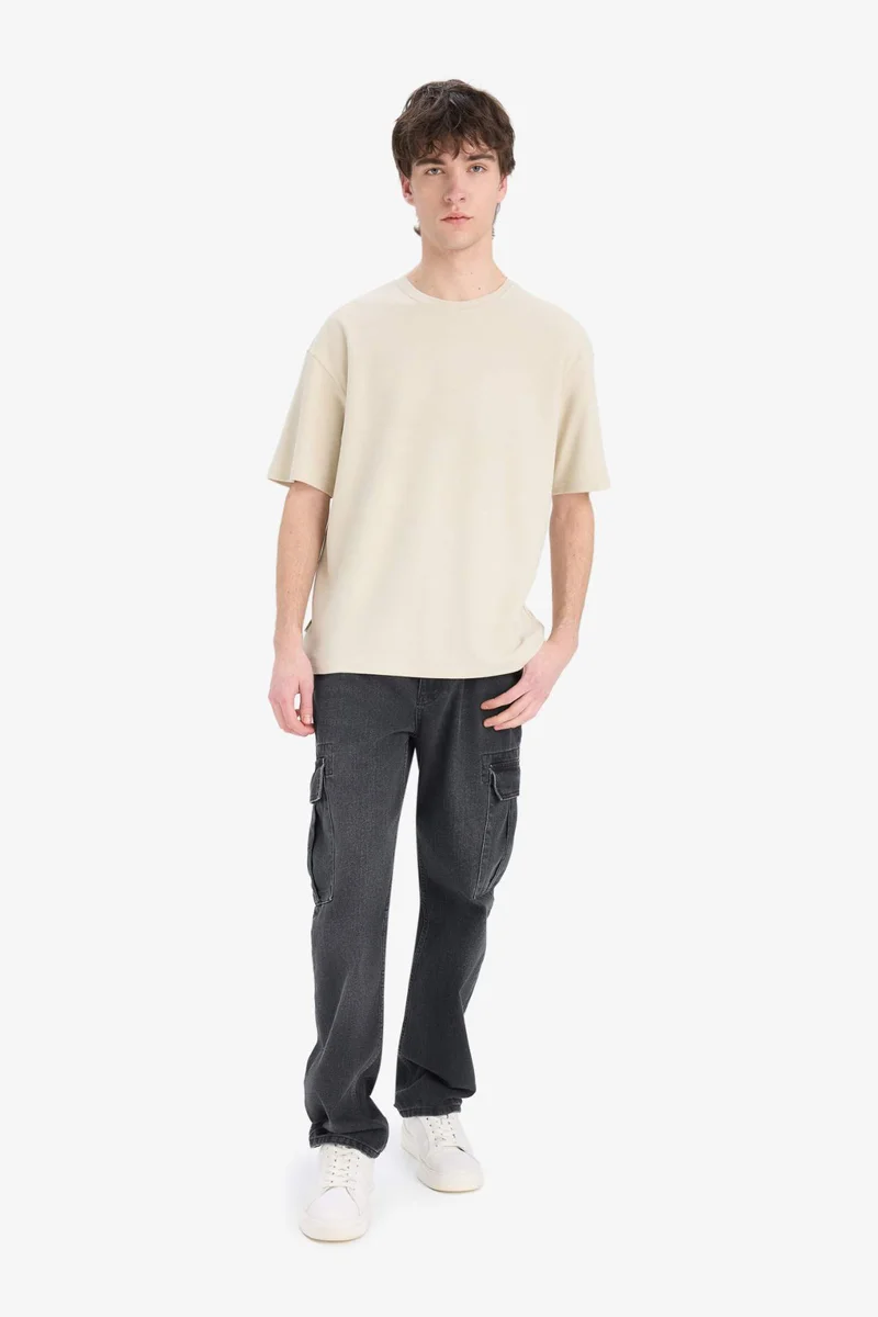 ديفاكتو Boxy Fit Crew Neck Short Sleeve T-Shirt