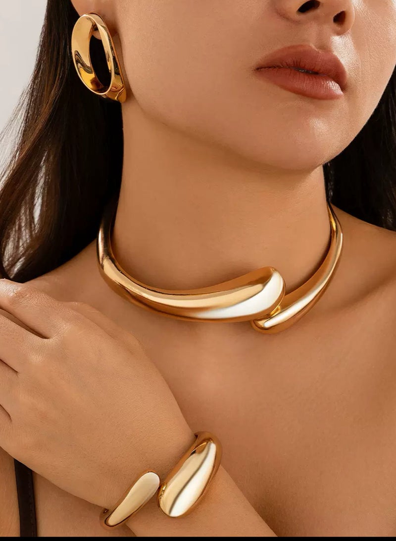 Shine Bright: Exaggerated Mirror-Finish Metal Bracelet  - Image 3
