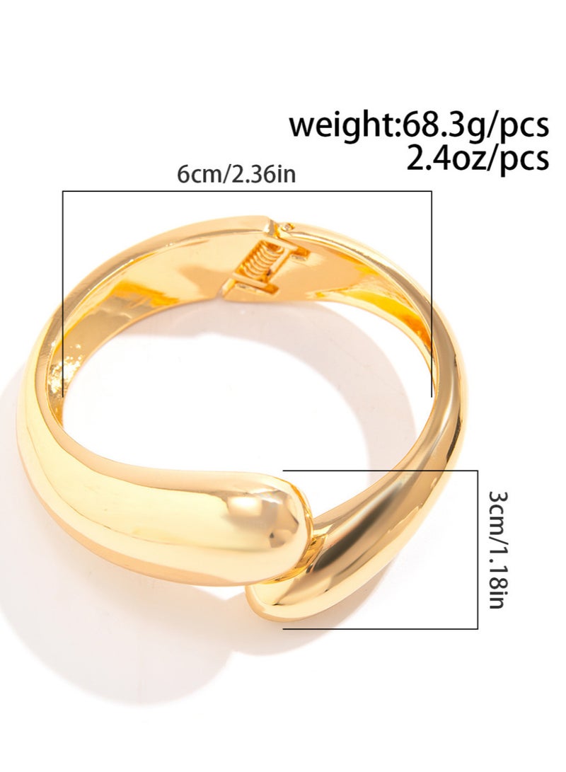 Shine Bright: Exaggerated Mirror-Finish Metal Bracelet  - Image 4