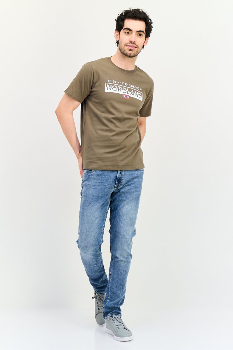 Nordland تي شيرت رجالي بأكمام قصيرة وياقة دائرية بشعار العلامة التجارية، زيتوني داكن - Image 2