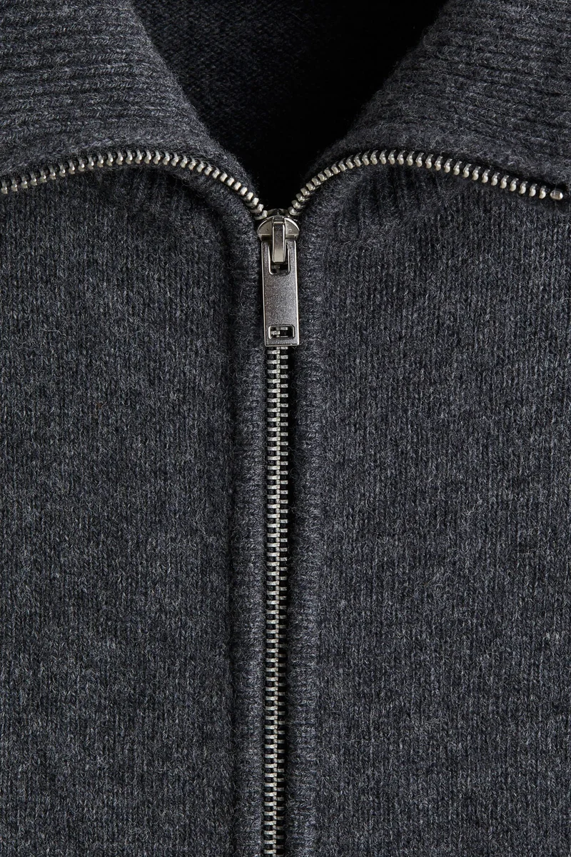 اتش اند ام كارديغان بسحّاب بقصّة عادية