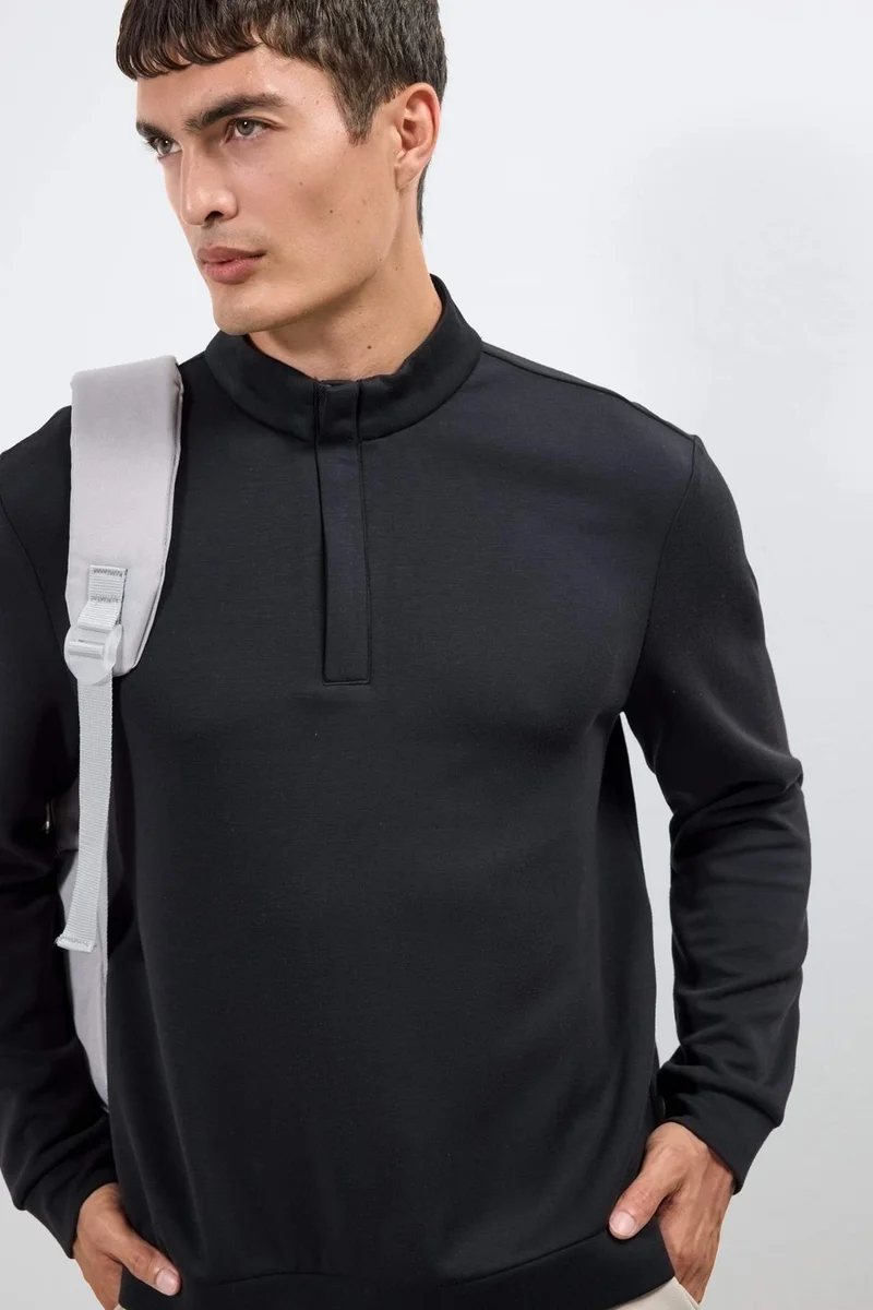 ديفاكتو Regular Fit Long Sleeve Zippered High Neck Sweatshirt