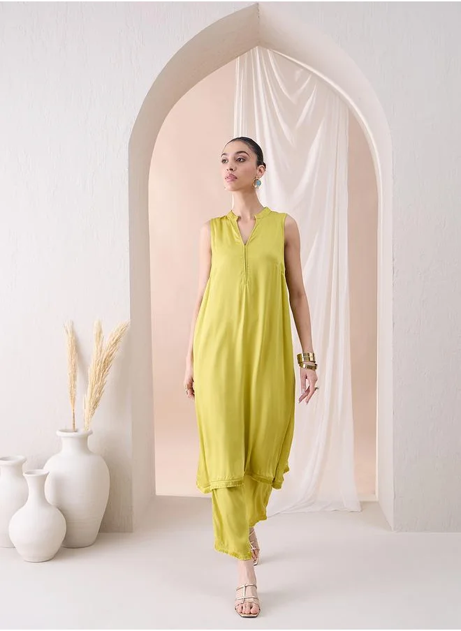 فيميلا Sleeveless Mandarin Collar Long Kurta with Straight Pant