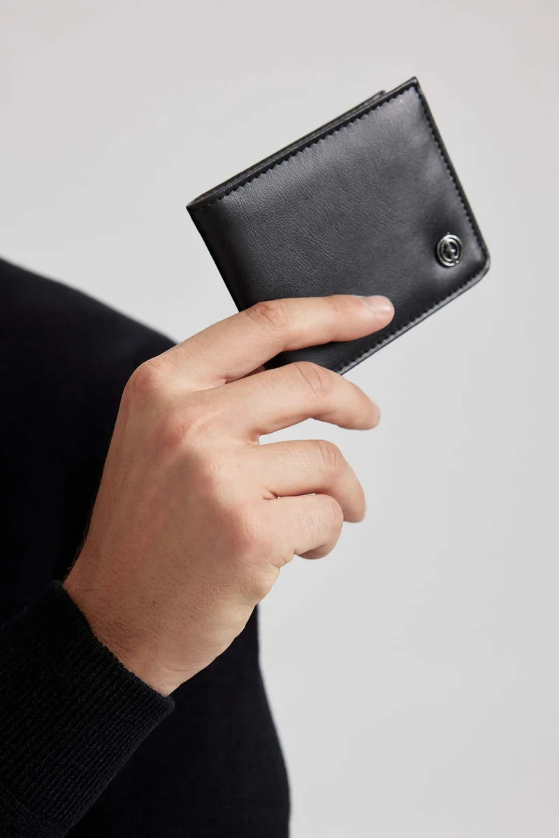 ديفاكتو Man Faux Leather Wallets