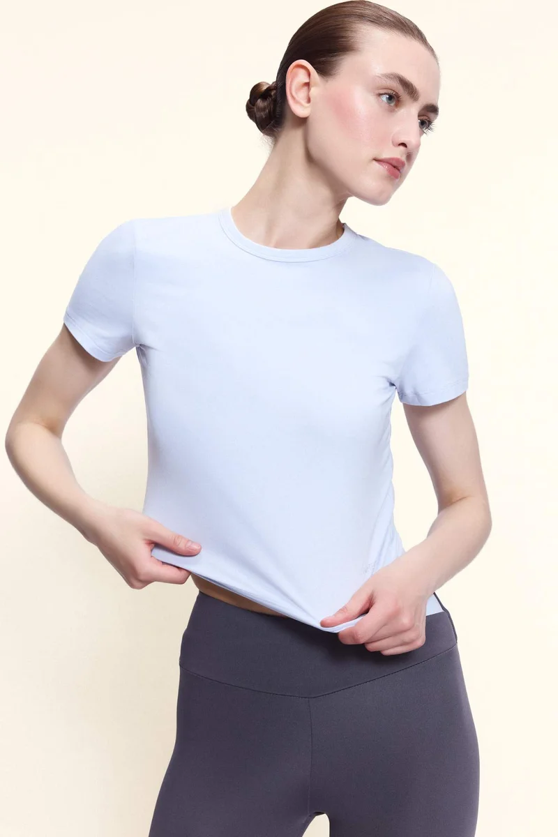 ديفاكتو Standard Fit Crew Neck Short Sleeve T-Shirt