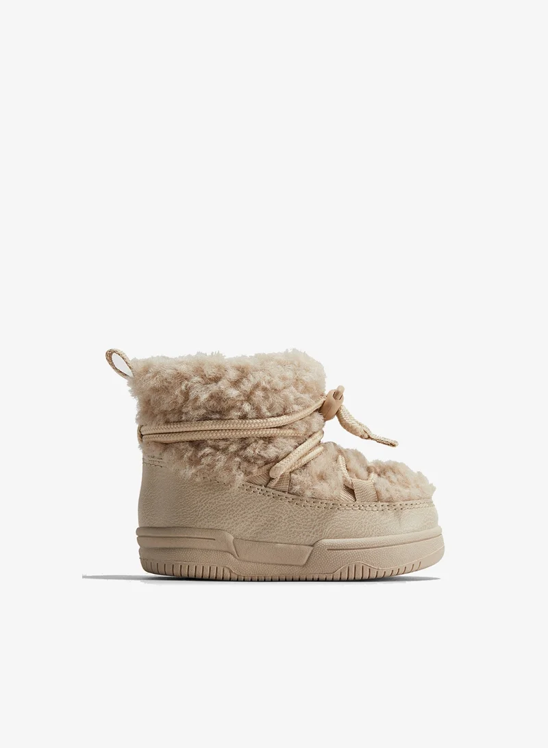 H&M Fluffy boots