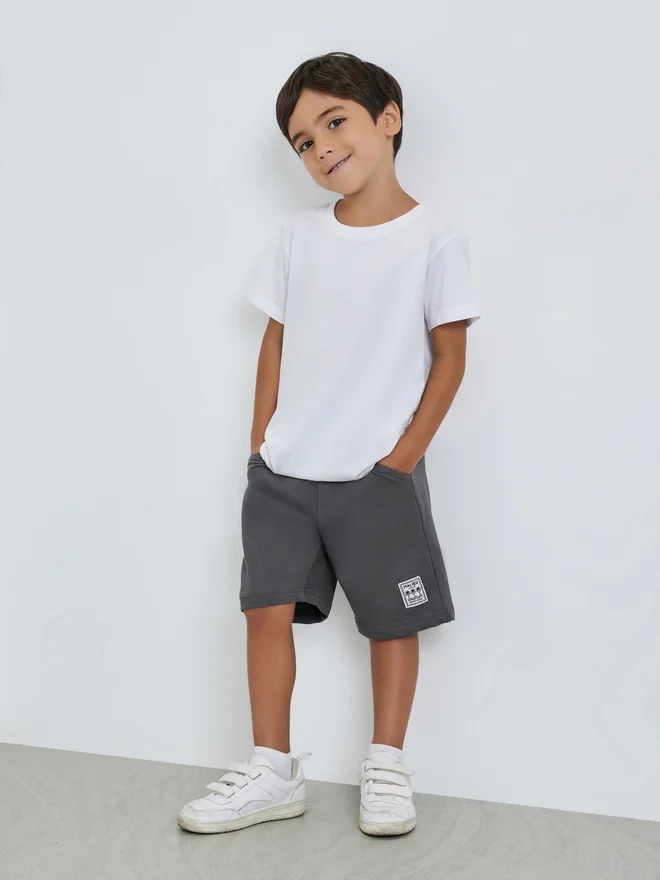 Styli Styli Boys Solid Drawstring Waist Shorts with Badge Detail