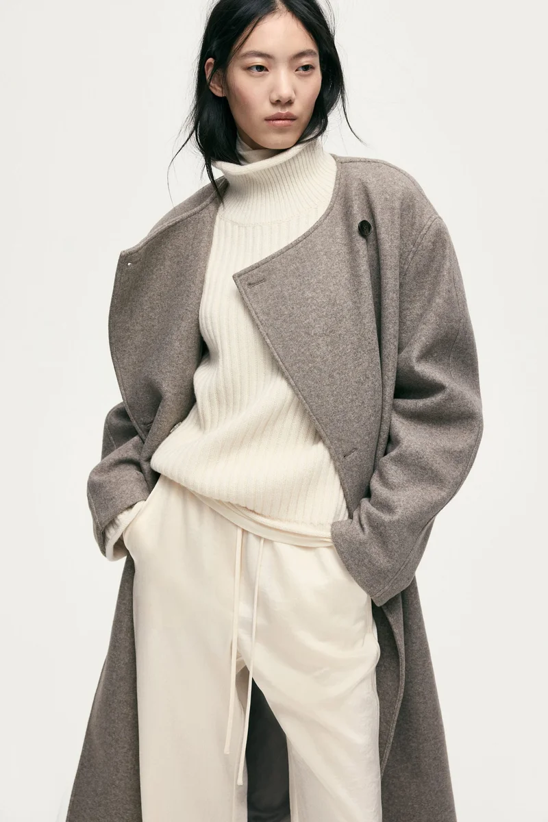 اتش اند ام بنطلون من الساتان بحافة واسعة