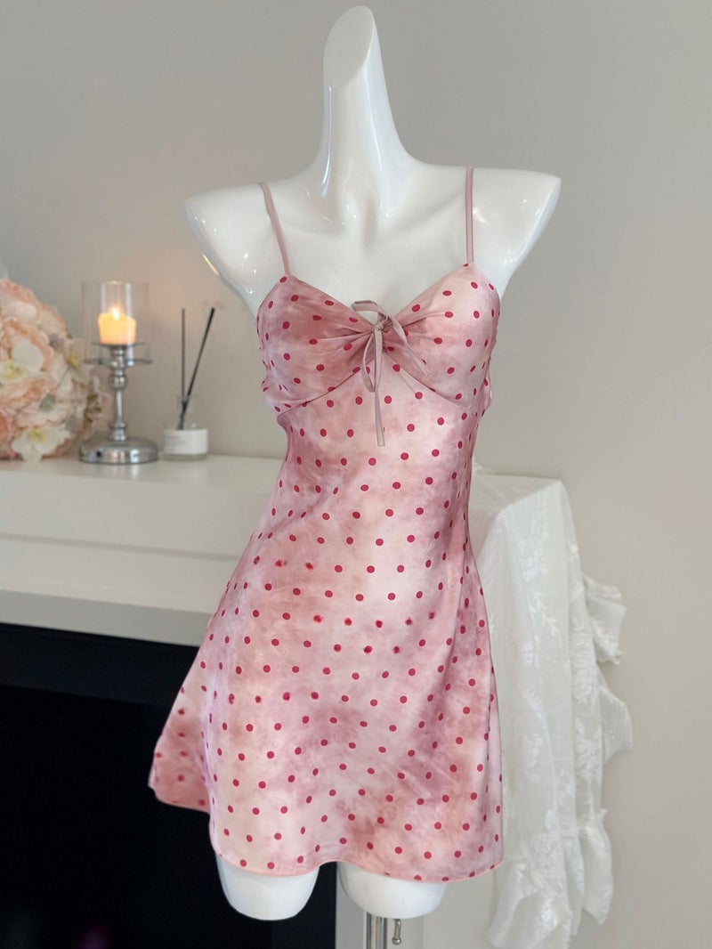Elegant French-Style Nightgown with Built-In Bra Pads - Soft Polyester Sleeveless V-Neck Sleepwear
