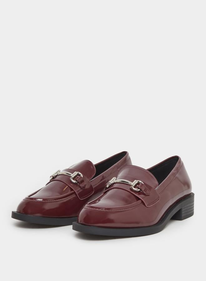 ريد حذاء لوفر جلد عنابي لامع من رايد بتفاصيل مشبك - Image 2