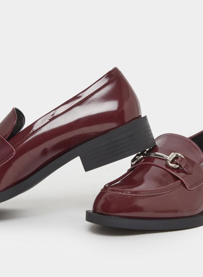 ريد حذاء لوفر جلد عنابي لامع من رايد بتفاصيل مشبك - Image 3