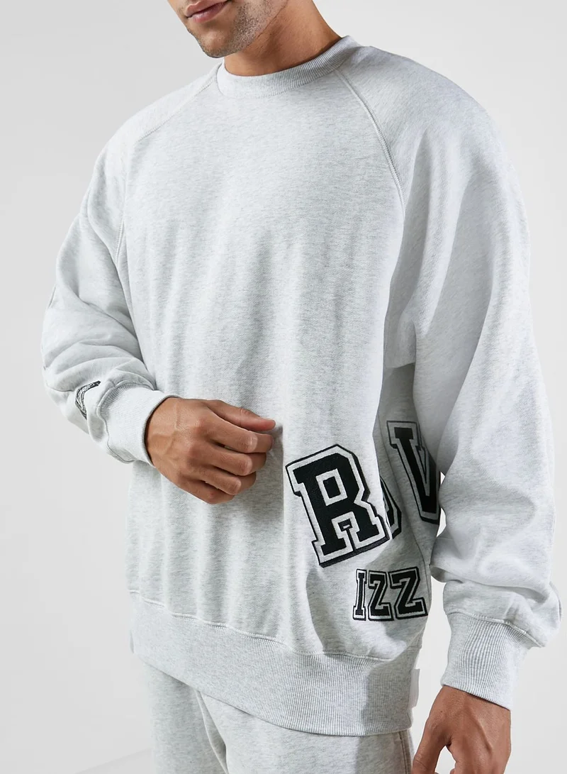 izzue Embroid Raglan Sweatshirt