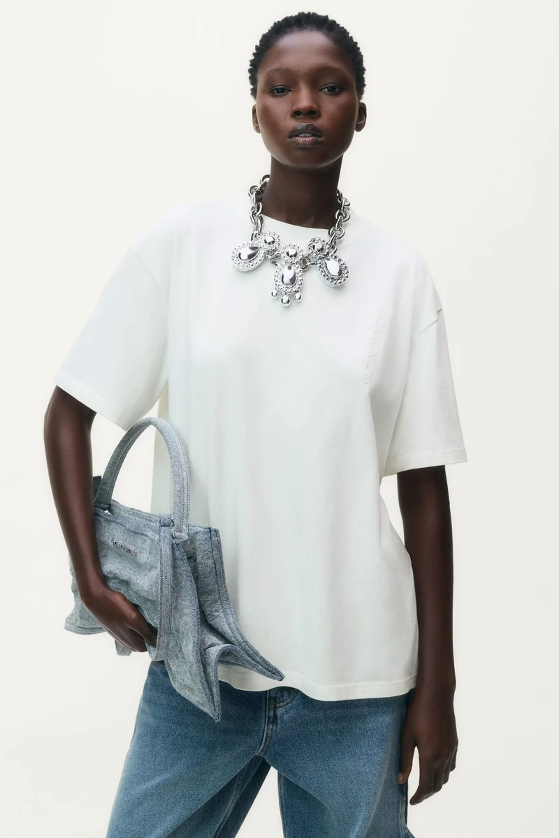 اتش اند ام تي-شيرت بتفاصيل زخرفة