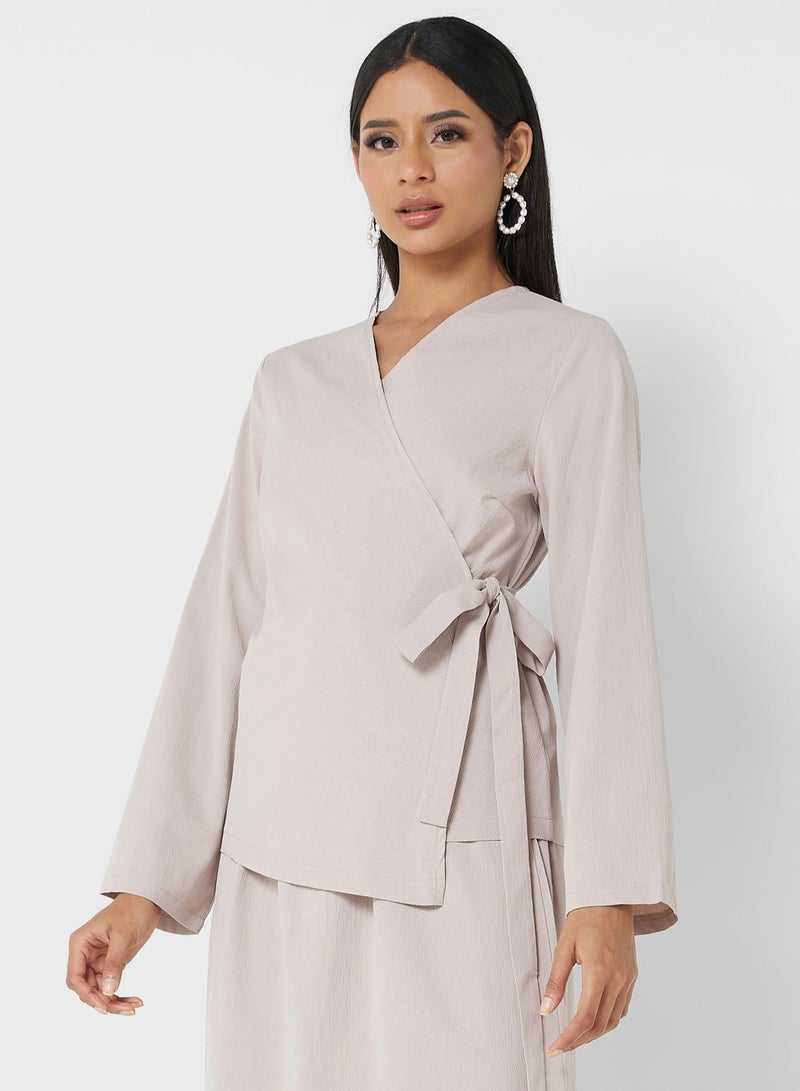 خزانة طقم مكون من قطعتين بلوزة وتنورة - Image 3