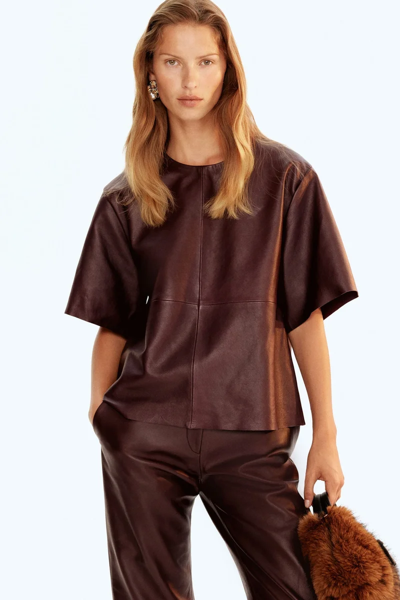 اتش اند ام تي-شيرت جلدي