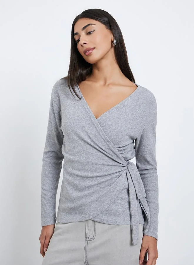 ستايلي بلوزة محبوكة سادة بأكمام طويلة وقصة ملتفة