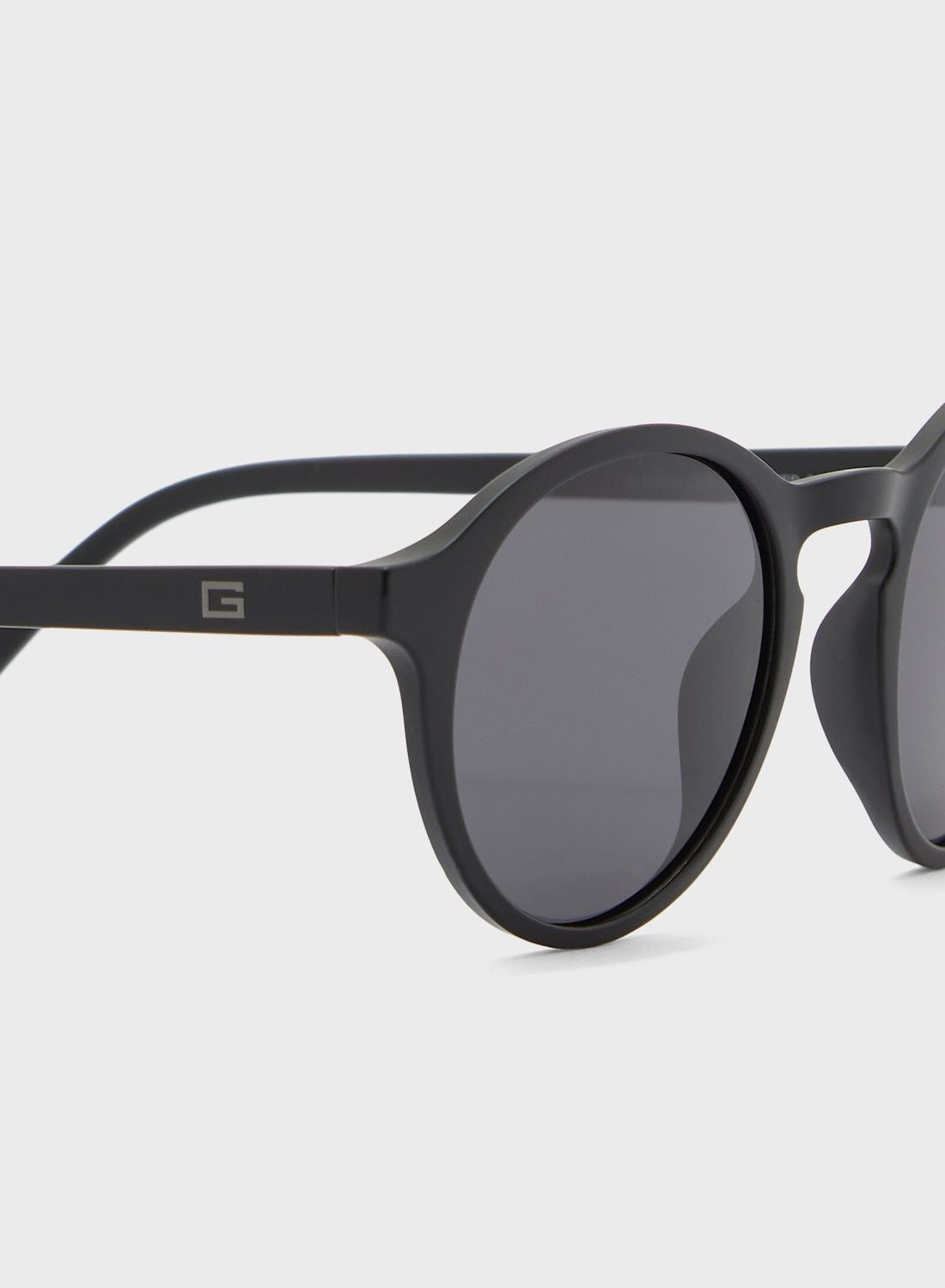 نظارة شمسية بعدسات دائرية