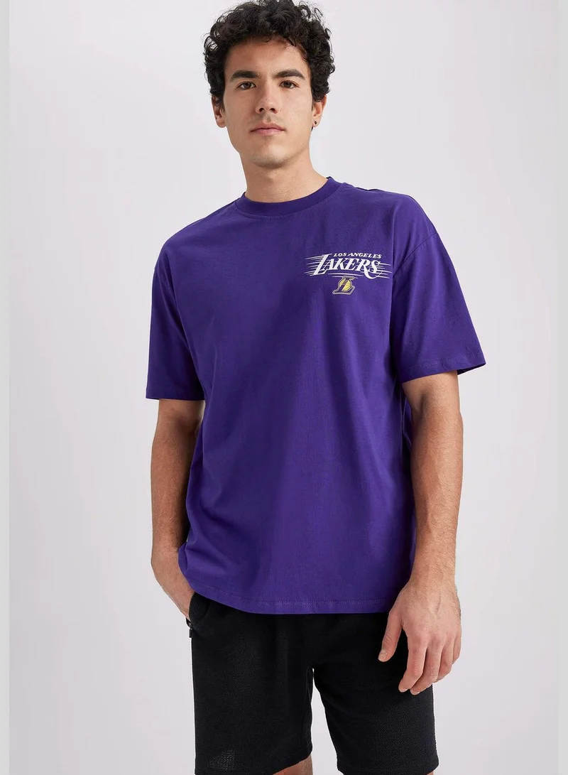 ديفاكتو Man NBA Los Angeles Lakers Licenced Crew Neck Short Sleeve Knitted T-Shirt