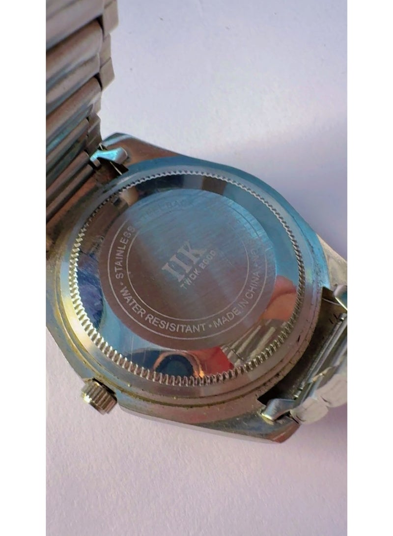 IIK Collection IIK TWOK 2000 Men's Quartz Watch – Blue Dial, Stainless Steel Strap (Pre-Owned / Like Brand New) - Image 2