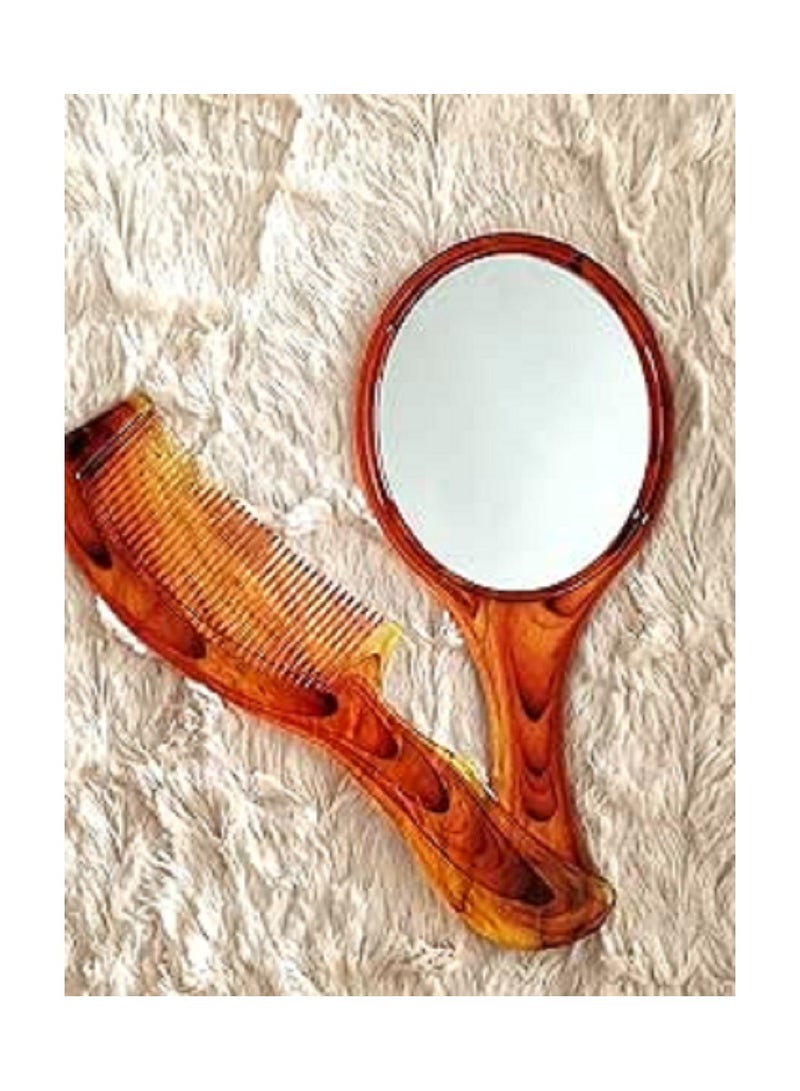 أمشاط شعر 3 قطع متنوعة الأحجام والتصميمات مع مرآة يد أنيقة باللون العسلي- طقم عملي ومتكامل لتصفيف الشعر - بسهولة وأناقة في المنزل أو أثناء السفر - Image 3