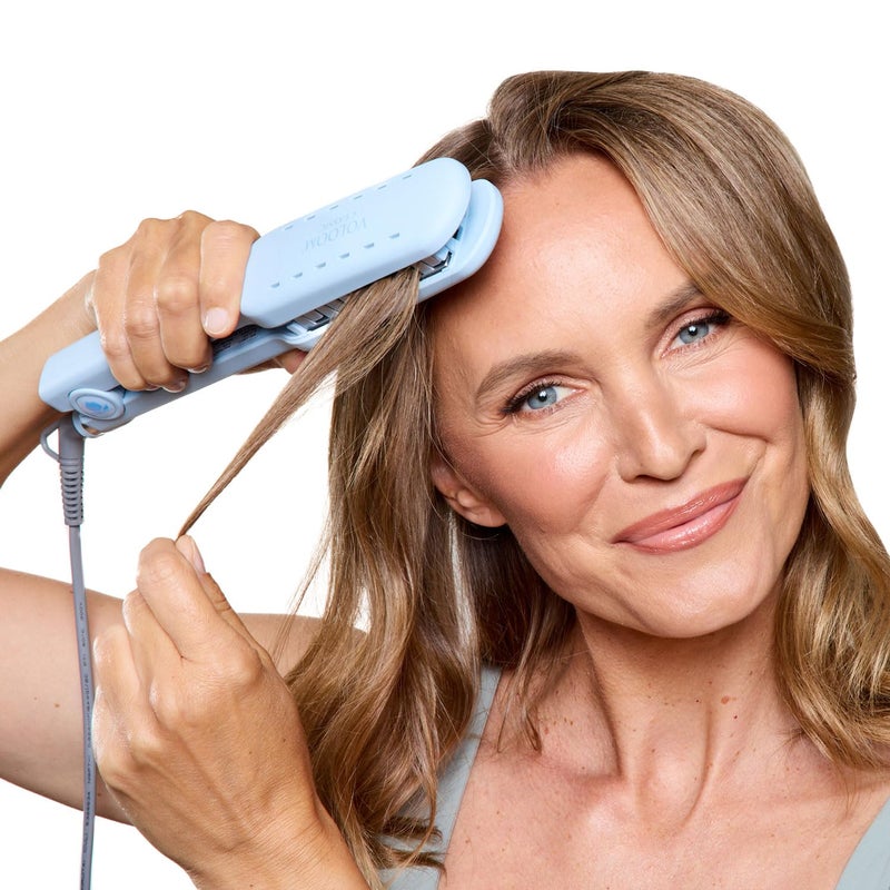 VOLOOM فولوم كلاسيك 1-1/2 بوصة مكواة سيراميك احترافية لتكثيف الشعر - أداة لتكثيف الشعر وتصفيفه مع درجة حرارة قابلة للتعديل وإيقاف تلقائي للحفاظ على الحجم للشعر الأكثر كثافة - حقيبة مقاومة للحرارة - Image 5