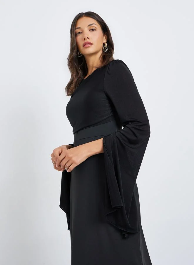 ستايلي فستان طويل بأكمام مشقوقة وحافة واسعة