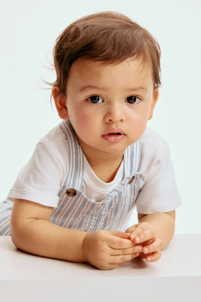 H&M 2-piece dungaree shorts and T-shirt set