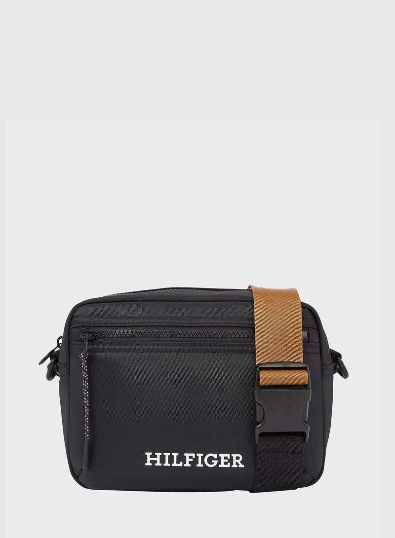 TOMMY JEANS Logo Messenger Bag