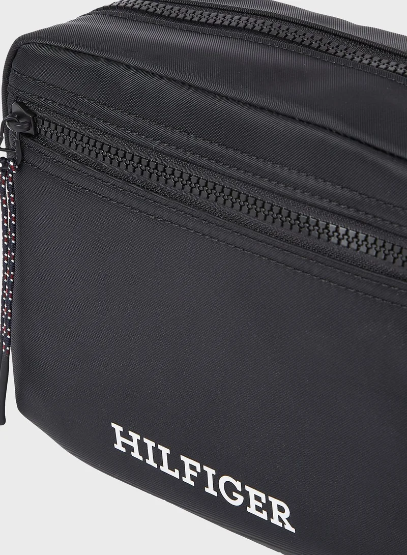 TOMMY JEANS Logo Messenger Bag