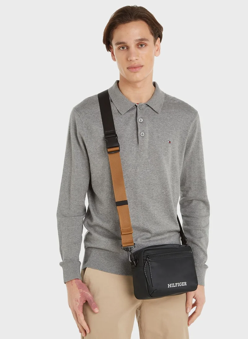 TOMMY JEANS Logo Messenger Bag