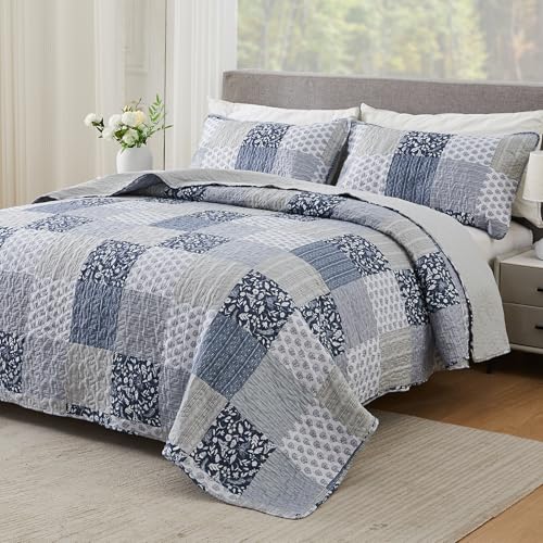 Cozyholy Navy Blue Gray Oversized King Bedspread Set 128x120 Extra Wide 3 Piece Quilt Set Patchwork Plaid Bedding Set Quilted Bedspread Coverlet Set Reversible Lightweight Microfiber Bed Cover Comforter Set