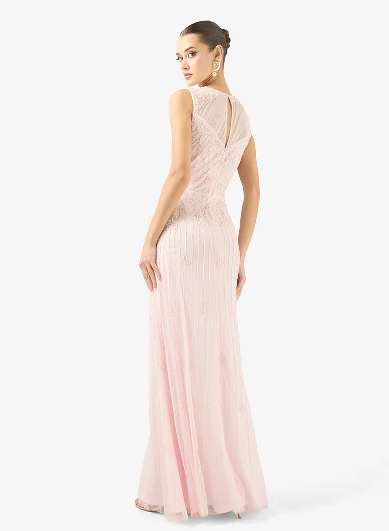 نمشي x فستان مطرز بياقة على شكل قلب