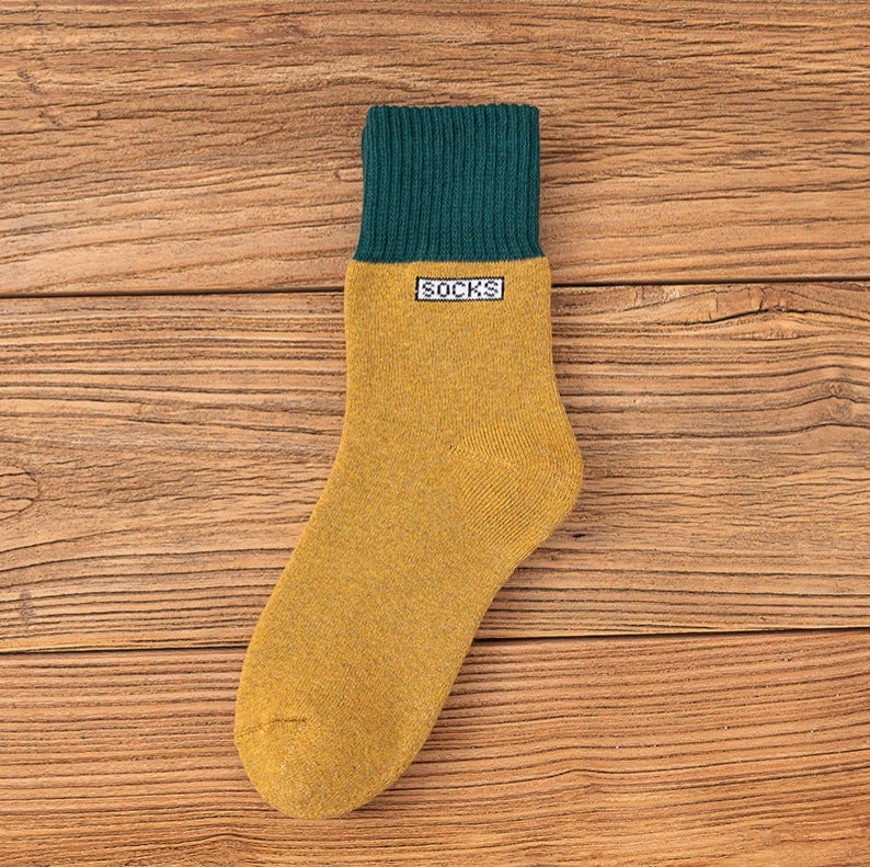 Mens and womens same socks mens winter mid-calf length socks Korean thick warm wool socks womens autumn and winter Terry socks Yellow