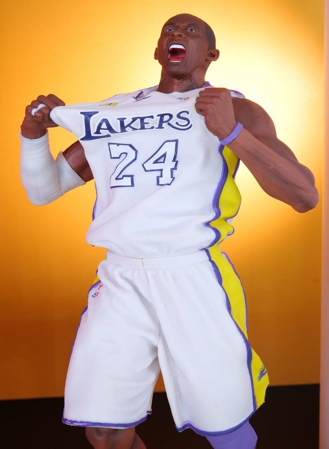 PINAKA Kobe Bryant Lakers #24 Victory Shouting PVC Action Figure Statue with Base, Multi Color, 36cm, Ages 5+ - Image 2