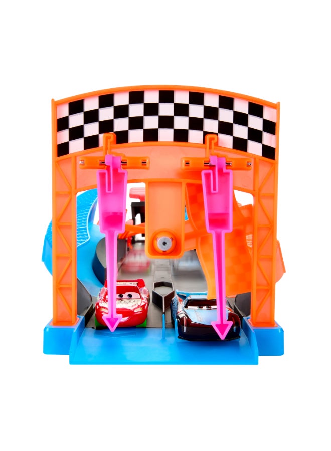 Disney Cars مجموعة مسار سباق السيارات الليلية - Image 5