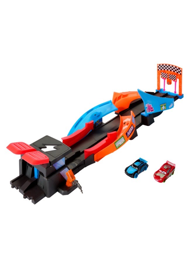 Disney Cars مجموعة مسار سباق السيارات الليلية - Image 3
