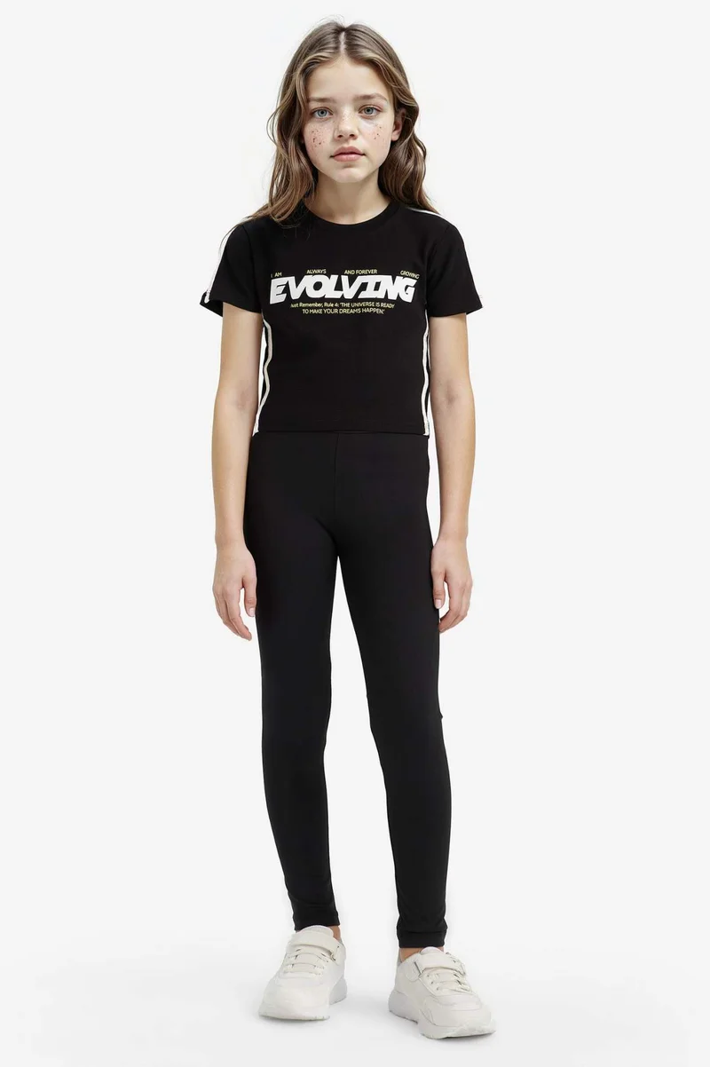 ديفاكتو Girl Slim Fit Slogan Printed Corduroy T-Shirt