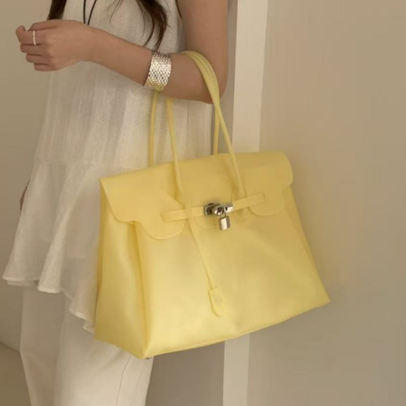 حقيبة توت نسائية من PVC - Image 3