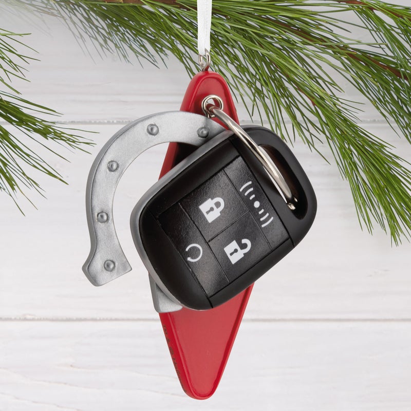 هولمارك Hallmark New Driver Key Fob 2024 Christmas Ornament - Image 5