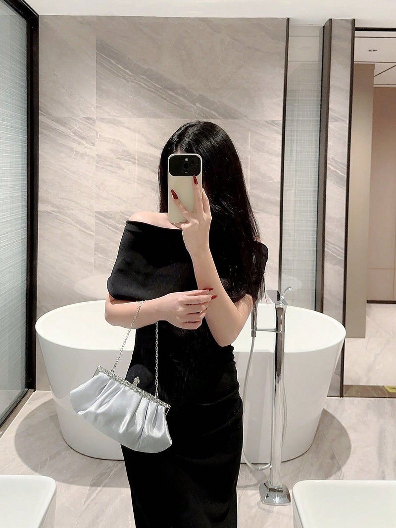 Elegant Women’s Silver Satin Evening Clutch with Delicate Chain – Chic Design for Special Occasions - Image 3