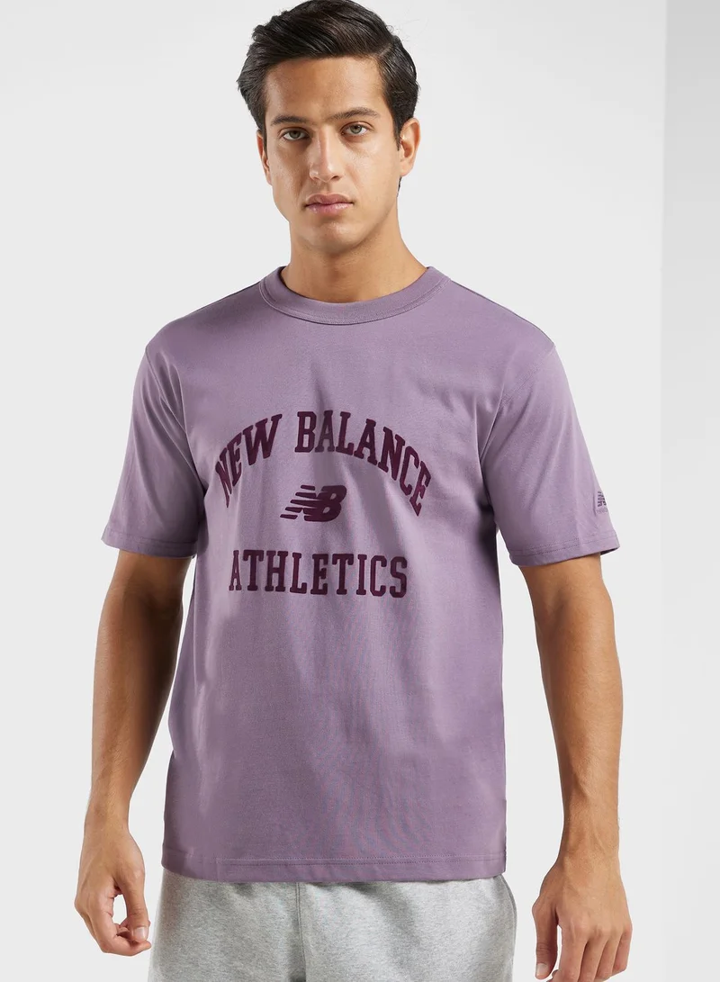 نيو بالانس Athletics Varsity T-Shirt