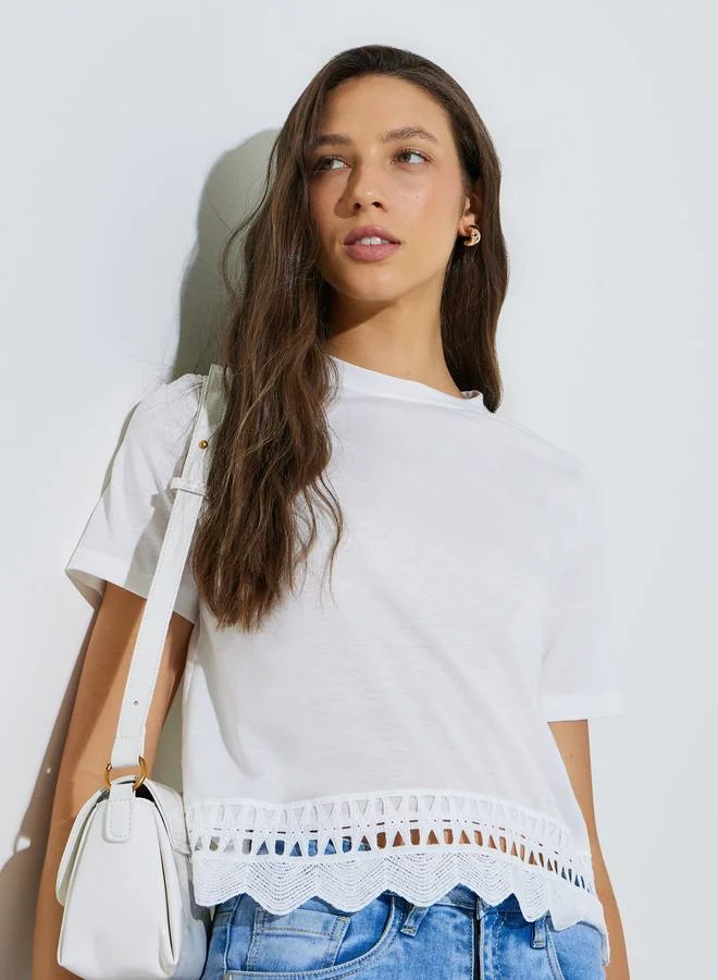 ستايلي White Regular Fit T-Shirt with Lace Hem