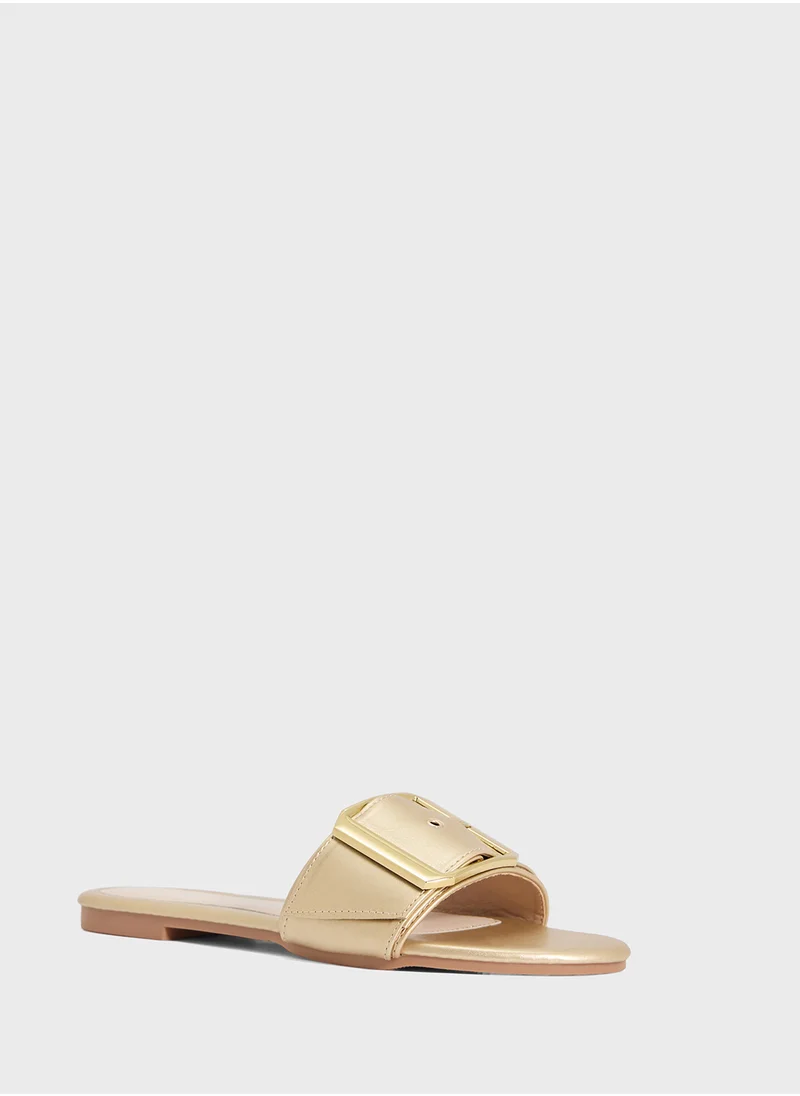 ايلا Flat Sandal With Large Buckle