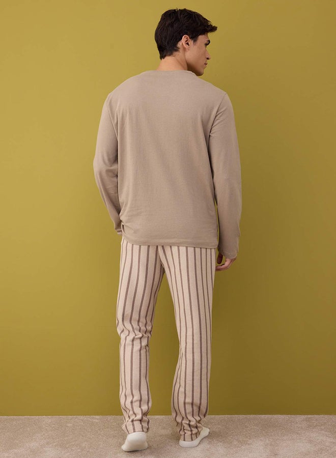 trendyol Beige Regular Fit Striped Textured Knitted Pajamas Set - Image 4