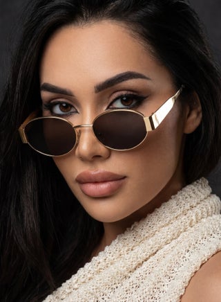 نظارة شمسية نسائية بيضاوية عصرية بتصميم ريترو بإطار ذهبي، مع حماية من الأشعة فوق البنفسجية 400